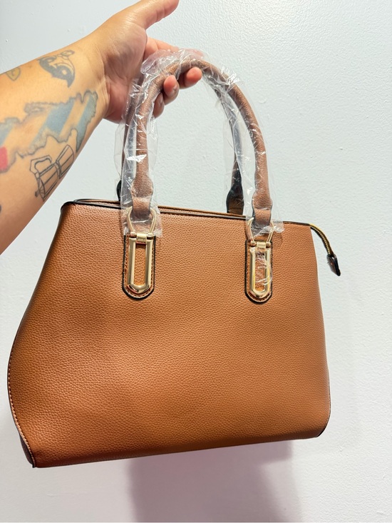 Handbags - Women's Tan Structured Handbag - Classic Tote